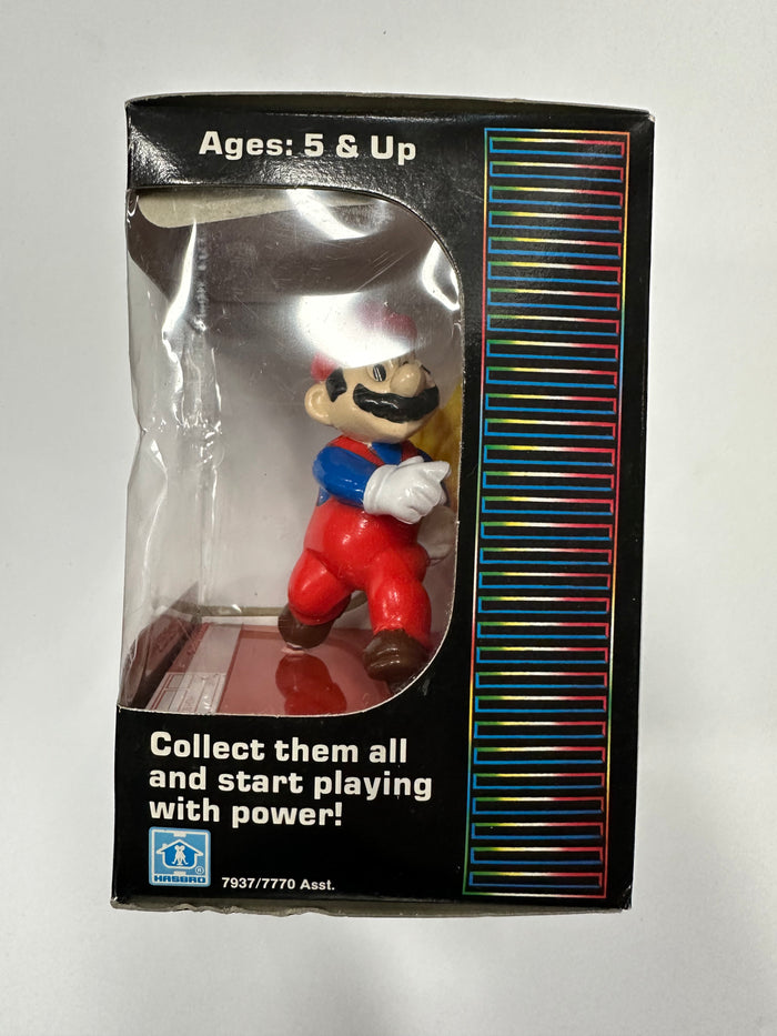 Hasbro Nintendo Trophy Figure - Super Mario Brothers - Super Mario Hurls a Fireball (Vintage, 1988)