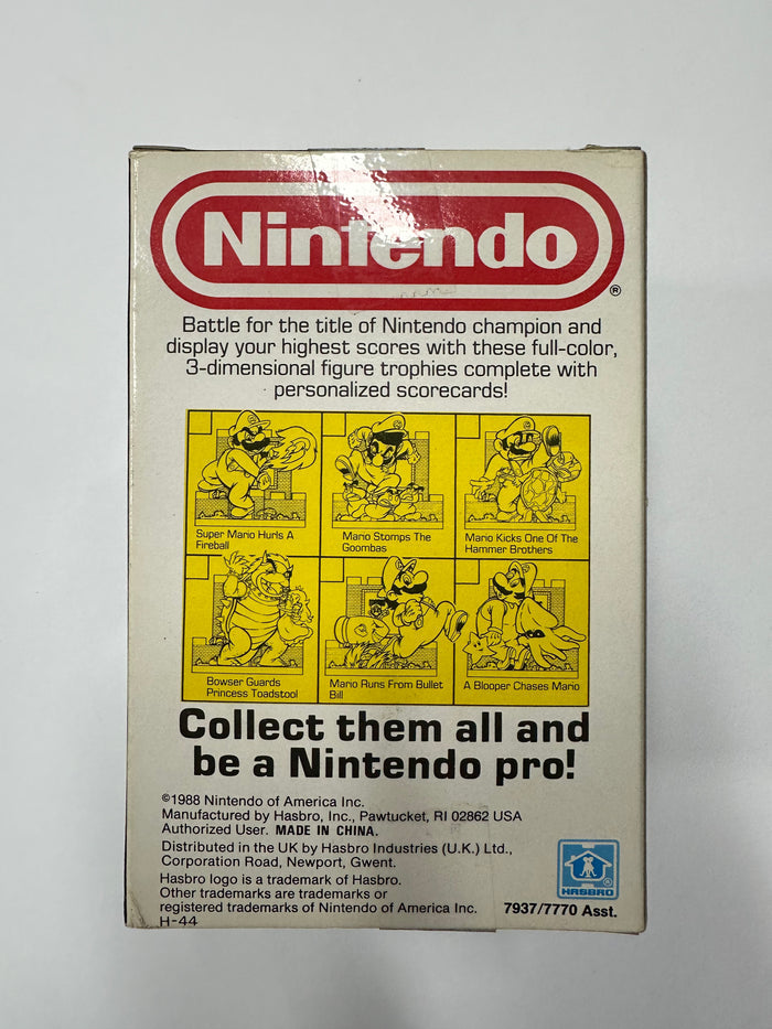 Hasbro Nintendo Trophy Figure - Super Mario Brothers - Super Mario Hurls a Fireball (Vintage, 1988)