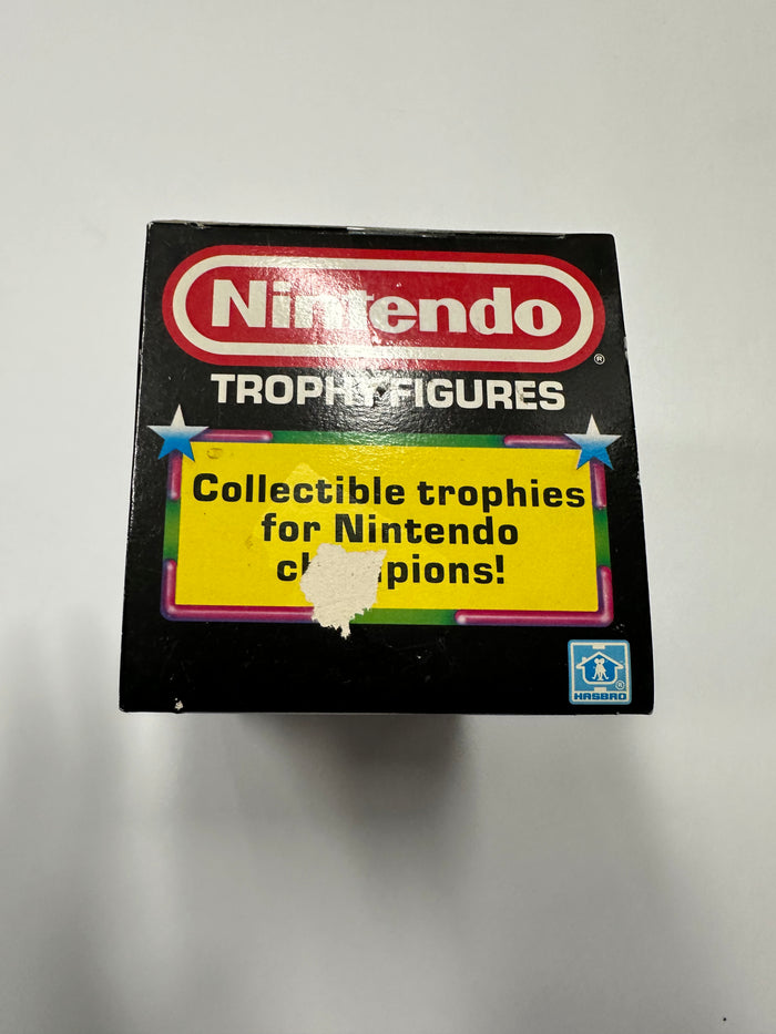 Hasbro Nintendo Trophy Figure - Super Mario Brothers - Super Mario Hurls a Fireball (Vintage, 1988)