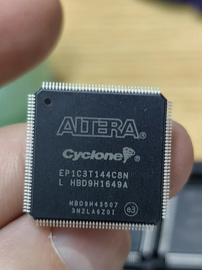 EP1C3T144C8NL TQFP144 Cyclone FPGA Programmable Logic IC Chip New in Stock Electronic Components