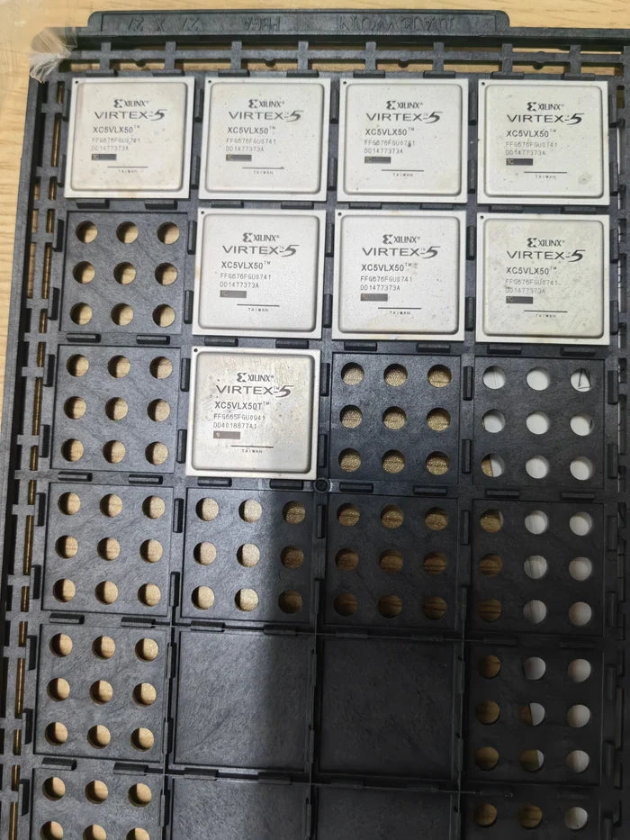 XC5VLX50-FFG665 BGA 665 Virtex 5 Series FPGA Field Programmable Gate Array Original IC Chip New in Stock Electronic Comp